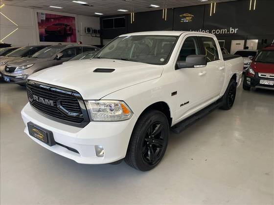 RAM CLASSIC 5.7 V8 GASOLINA LARAMIE NIGHT EDITION CD 4X4 AUTOMÁTICO
